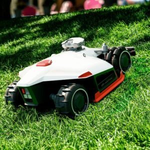 Alternative view of Robot cortacésped sin cables Luba 2 AWD 5000X